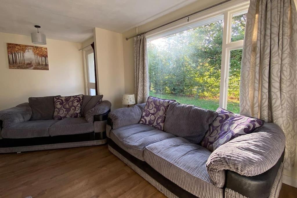 Cheerful 3 Bedroom Bungalow With Indoor Fire Place 글로스터 외부 사진