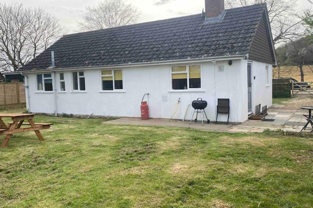 Cheerful 3 Bedroom Bungalow With Indoor Fire Place 글로스터 외부 사진